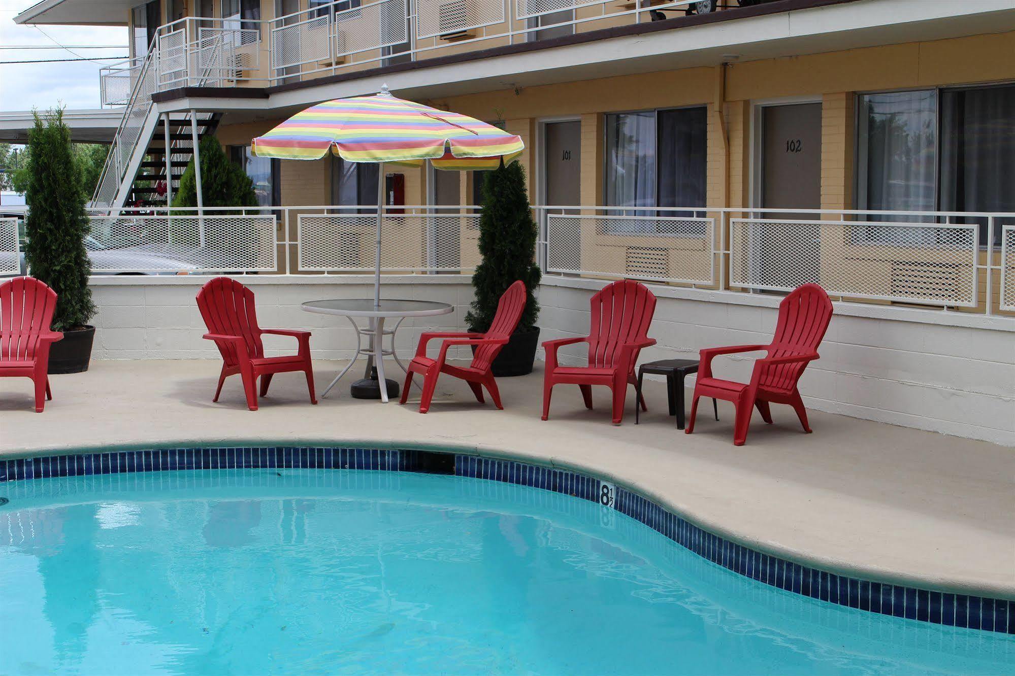 Sovana Inn Medford Exterior photo